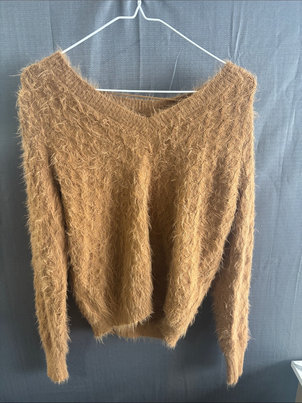 Women’s Vero Moda Fuzzy V-Neck Sweater in Camel Brown